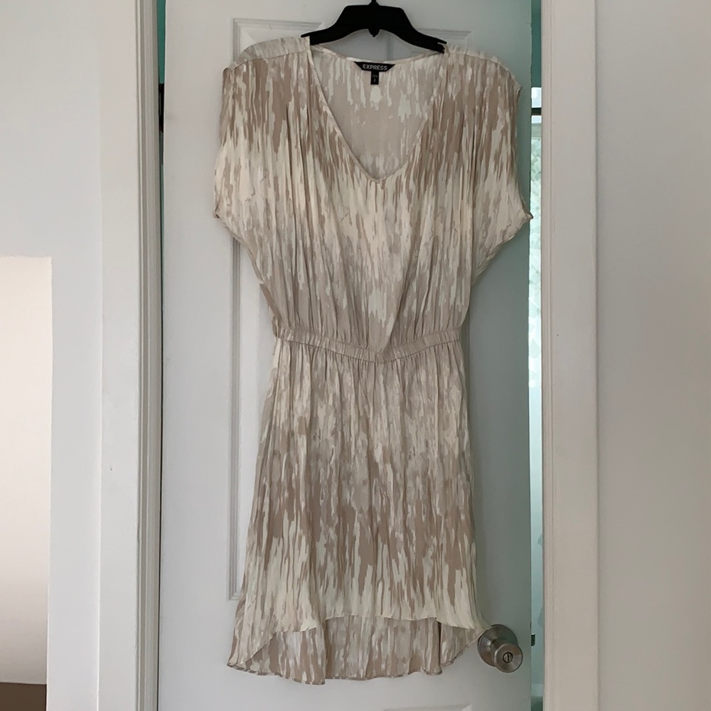 Beautiful flowy Express M dress - Picture 1 of 5